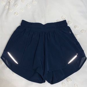 Lululemon Hotty Hot Low-Rise Lined Short 4”